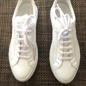 White sneakers size 9